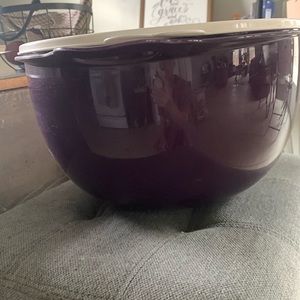 NEW Tupperware Thatsa Mega Bowl with kitchen gadgets